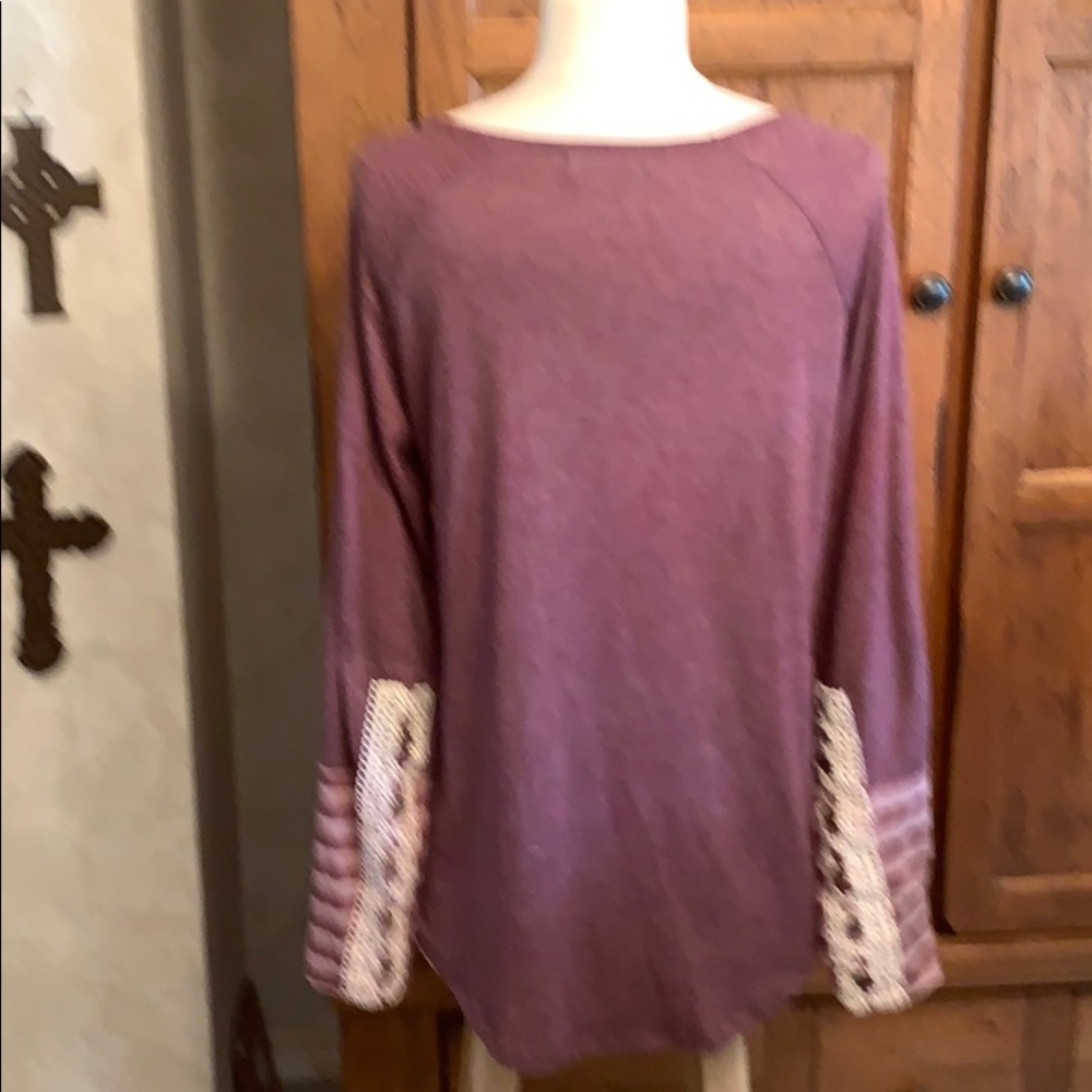 🎉HOST PICK🎉FALL🍁Like NEW Top “It’s Fall Y’all” - Picture 2 of 9